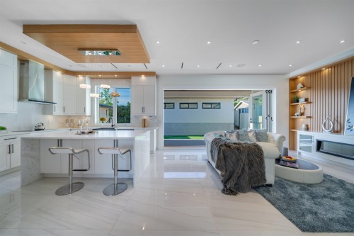 214 24Th Street W, North Vancouver, BC 