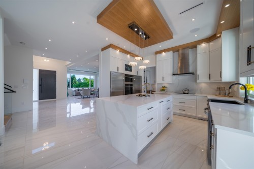 214 24Th Street W, North Vancouver, BC 