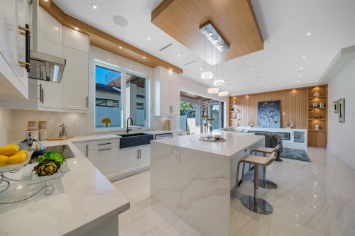 214 24Th Street W, North Vancouver, BC 