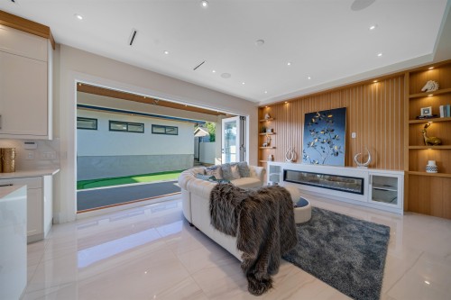214 24Th Street W, North Vancouver, BC 