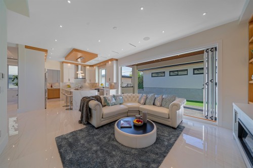214 24Th Street W, North Vancouver, BC 