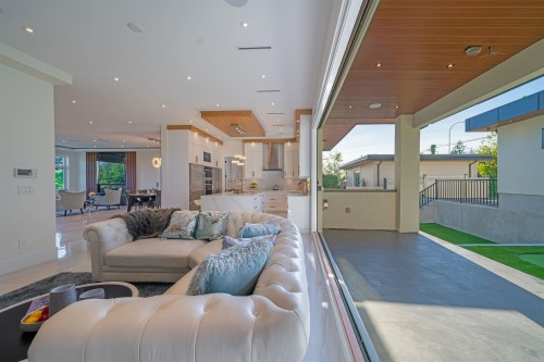 214 24Th Street W, North Vancouver, BC 
