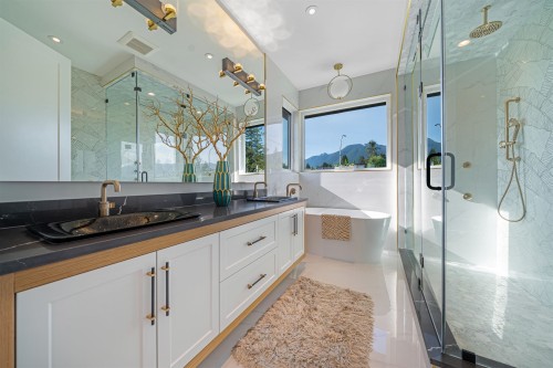 214 24Th Street W, North Vancouver, BC 