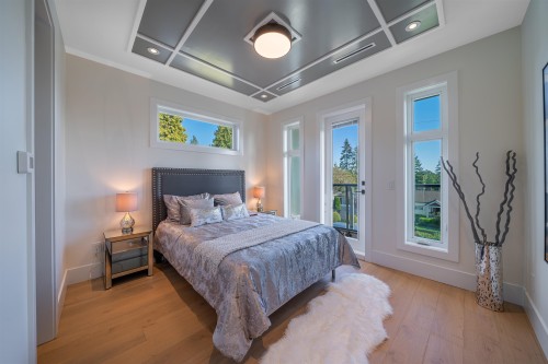 214 24Th Street W, North Vancouver, BC 