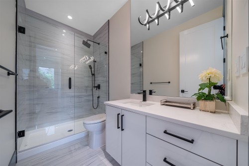 214 24Th Street W, North Vancouver, BC 