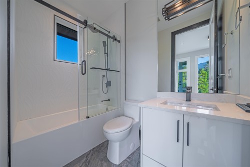 214 24Th Street W, North Vancouver, BC 