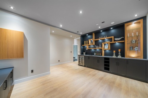 214 24Th Street W, North Vancouver, BC 