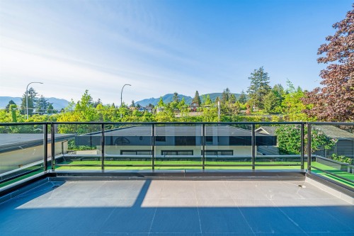 214 24Th Street W, North Vancouver, BC 