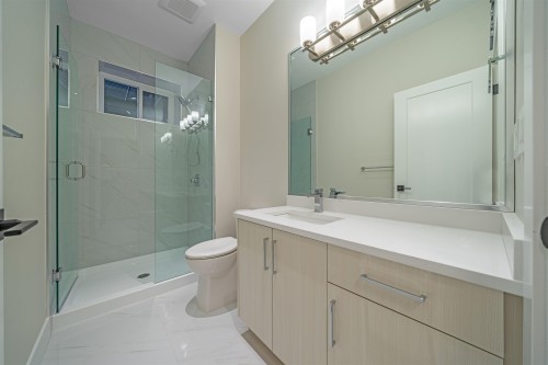 214 24Th Street W, North Vancouver, BC 