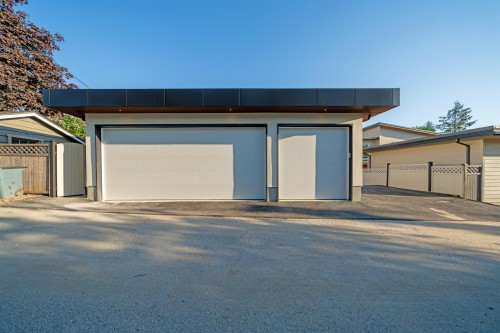 214 24Th Street W, North Vancouver, BC 