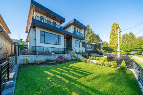 214 24Th Street W, North Vancouver, BC 