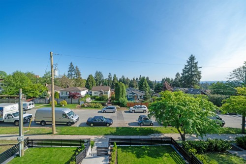 214 24Th Street W, North Vancouver, BC 