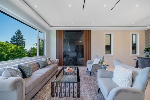 214 24Th Street W, North Vancouver, BC 
