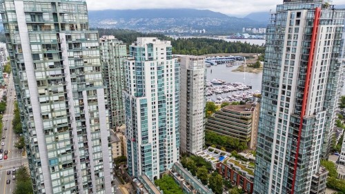 1005-1238 Melville Street  Vancouver, BC V6E 4N2