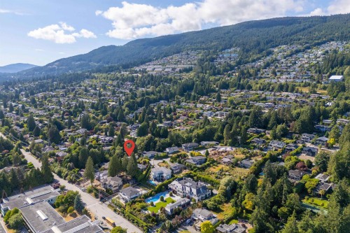 1764 Ottawa Place, West Vancouver, BC 