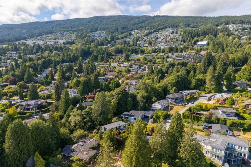 1764 Ottawa Place, West Vancouver, BC 