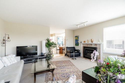 238 4Th Street W, North Vancouver, BC 