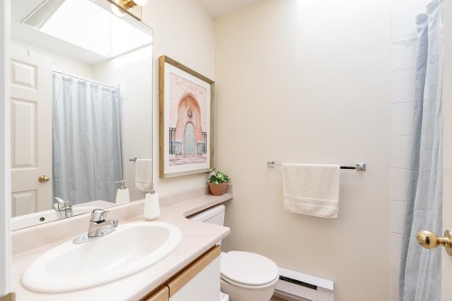238 4Th Street W, North Vancouver, BC 