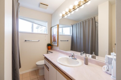238 4Th Street W, North Vancouver, BC 