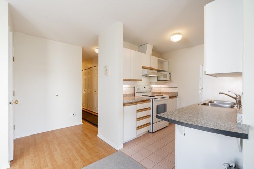 238 4Th Street W, North Vancouver, BC 