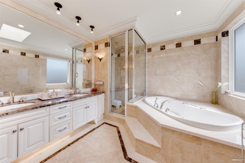 7411 Lucas Road, Richmond, BC - Indoor Photo Showing Bathroom