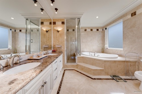 7411 Lucas Road, Richmond, BC - Indoor Photo Showing Bathroom