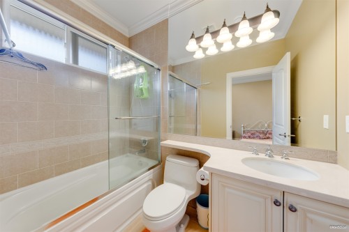 7411 Lucas Road, Richmond, BC - Indoor Photo Showing Bathroom