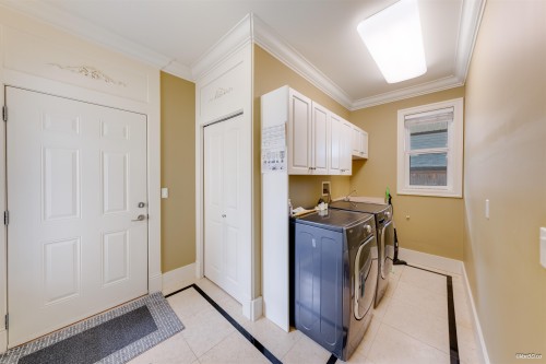 7411 Lucas Road, Richmond, BC - Indoor Photo Showing Laundry Room