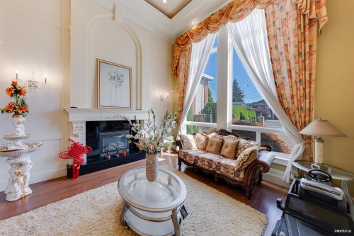 7411 Lucas Road, Richmond, BC - Indoor Photo Showing Living Room With Fireplace
