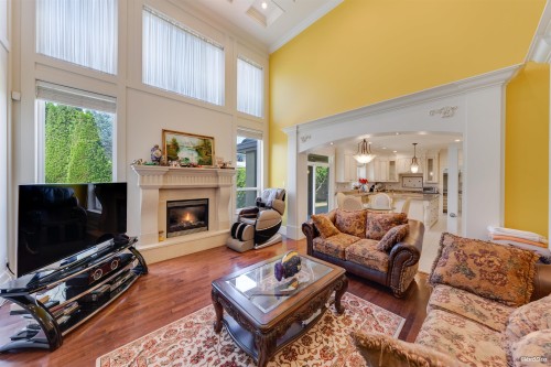 7411 Lucas Road, Richmond, BC - Indoor Photo Showing Living Room With Fireplace