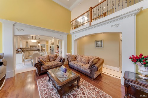 7411 Lucas Road, Richmond, BC - Indoor Photo Showing Living Room