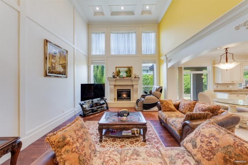 7411 Lucas Road, Richmond, BC - Indoor Photo Showing Living Room With Fireplace