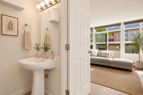 Th3-63 Keefer Place, Vancouver, BC - Indoor Photo Showing Bathroom
