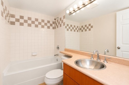Th3-63 Keefer Place, Vancouver, BC - Indoor Photo Showing Bathroom