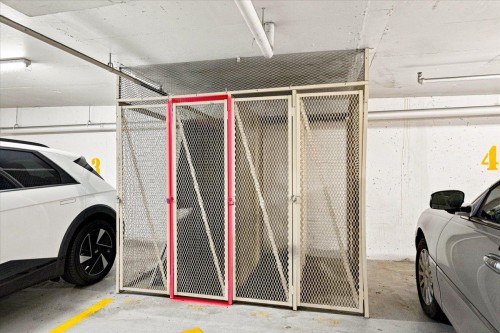 Th3-63 Keefer Place, Vancouver, BC - Indoor Photo Showing Garage