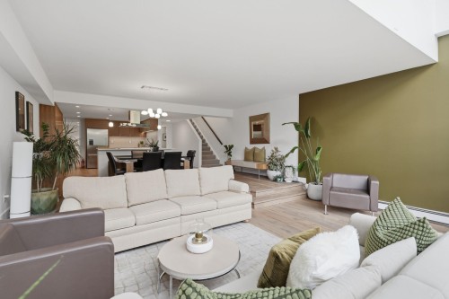 101-1350 View Crescent, Delta, BC - Indoor Photo Showing Living Room