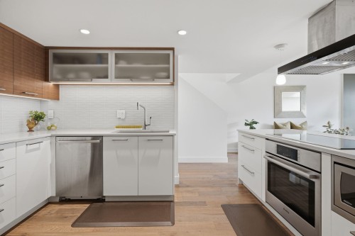 101-1350 View Crescent, Delta, BC - Indoor Photo Showing Kitchen With Upgraded Kitchen