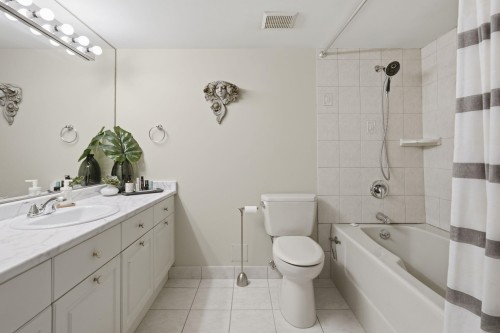 101-1350 View Crescent, Delta, BC - Indoor Photo Showing Bathroom