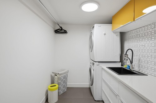 101-1350 View Crescent, Delta, BC - Indoor Photo Showing Laundry Room