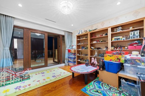 1327 Chartwell Drive, West Vancouver, BC 