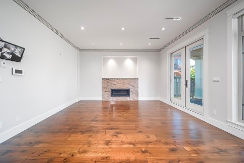 7525 13Th Avenue, Burnaby, BC 