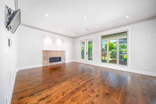 7525 13Th Avenue, Burnaby, BC 