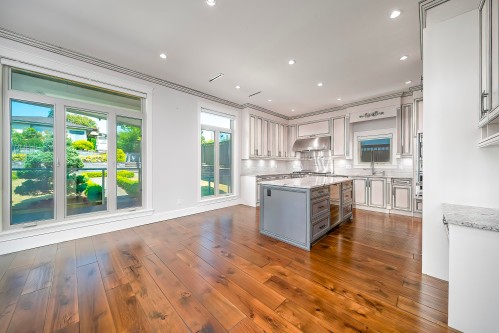 7525 13Th Avenue, Burnaby, BC 