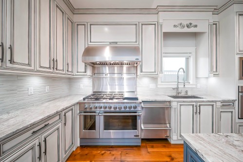 7525 13Th Avenue, Burnaby, BC 