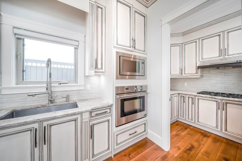 7525 13Th Avenue, Burnaby, BC 