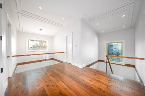 7525 13Th Avenue, Burnaby, BC 