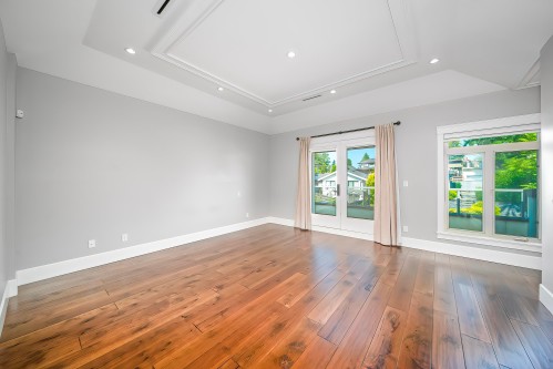 7525 13Th Avenue, Burnaby, BC 