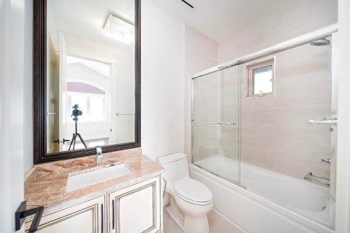 7525 13Th Avenue, Burnaby, BC 