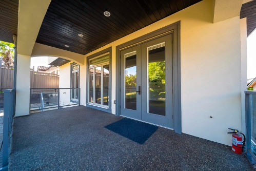 7525 13Th Avenue, Burnaby, BC 