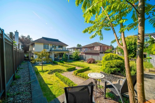 7525 13Th Avenue, Burnaby, BC 